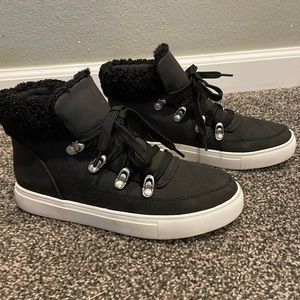 Women’s Report Lace up Sneakers